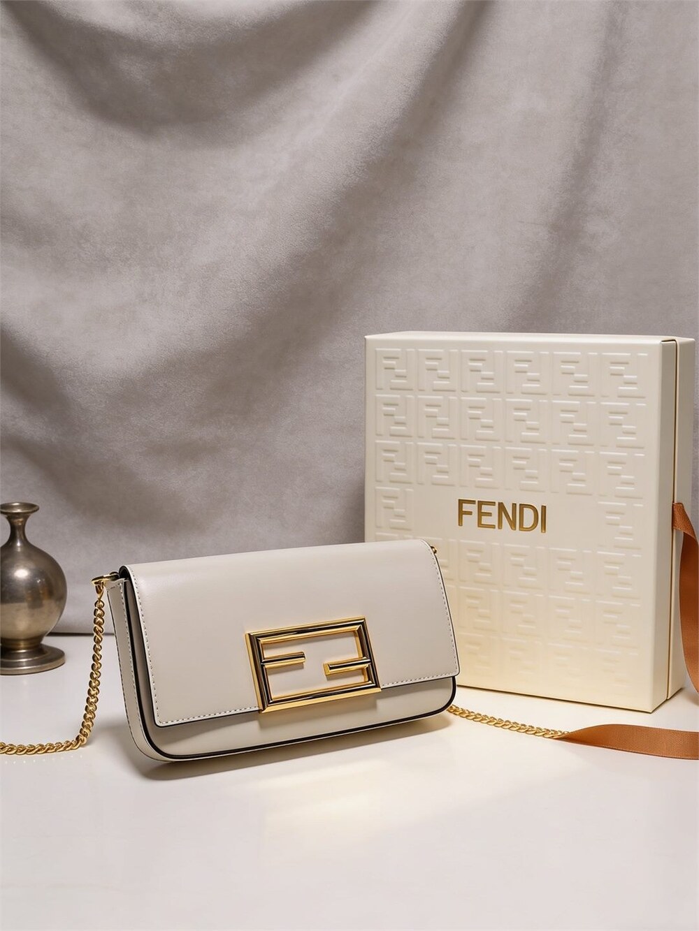 Fendi Medium Leather Shoulder Bag White - Picture 3 of 6